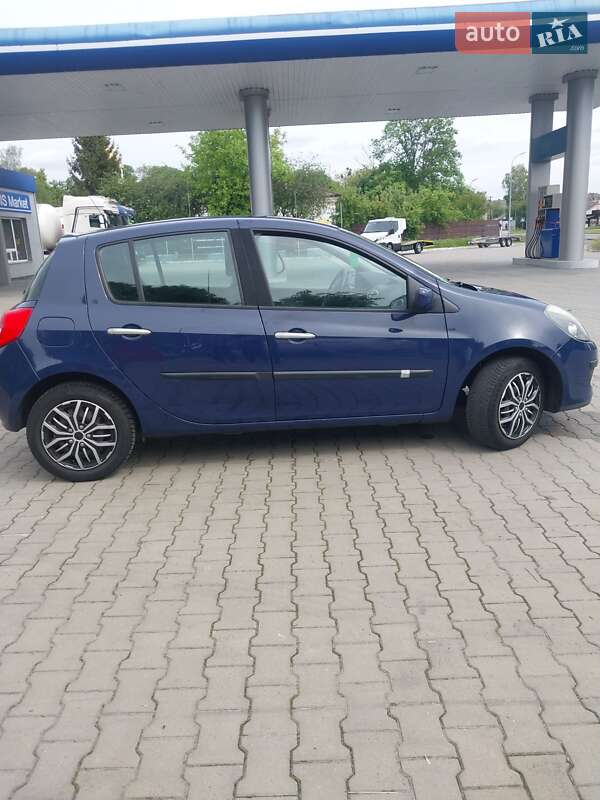 Хэтчбек Renault Clio 2006 в Владимире