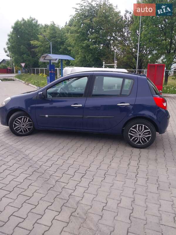 Хэтчбек Renault Clio 2006 в Владимире