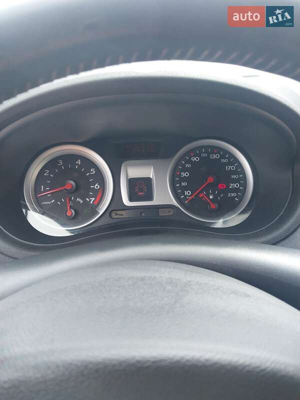 Хэтчбек Renault Clio 2006 в Владимире