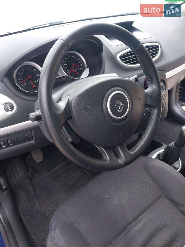 Хэтчбек Renault Clio 2006 в Владимире