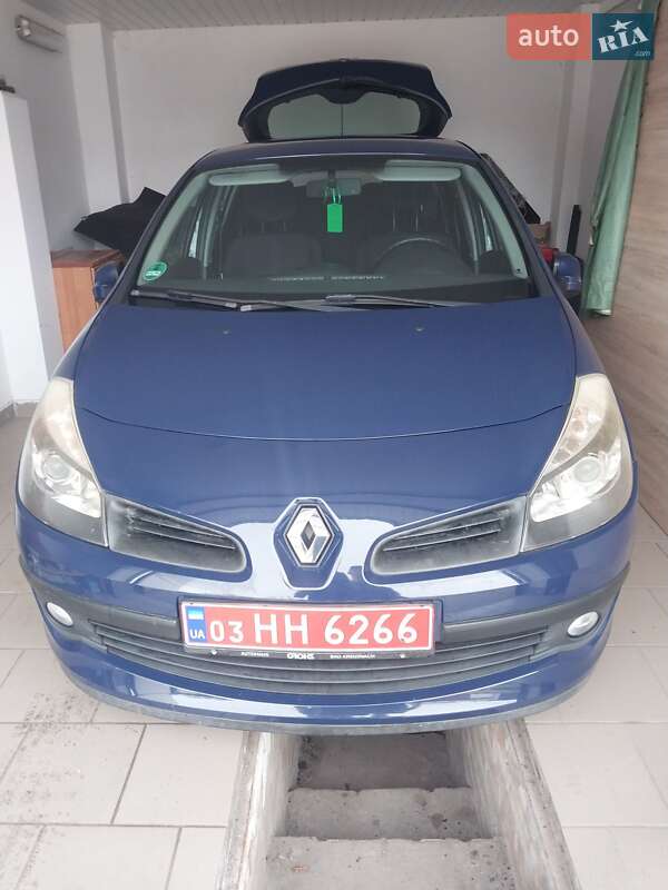 Хэтчбек Renault Clio 2006 в Владимире