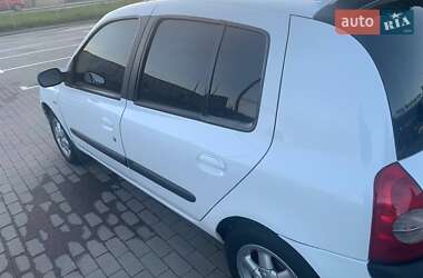 Хэтчбек Renault Clio 2005 в 