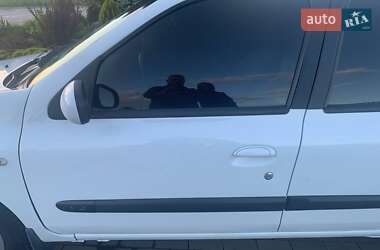 Хэтчбек Renault Clio 2005 в 