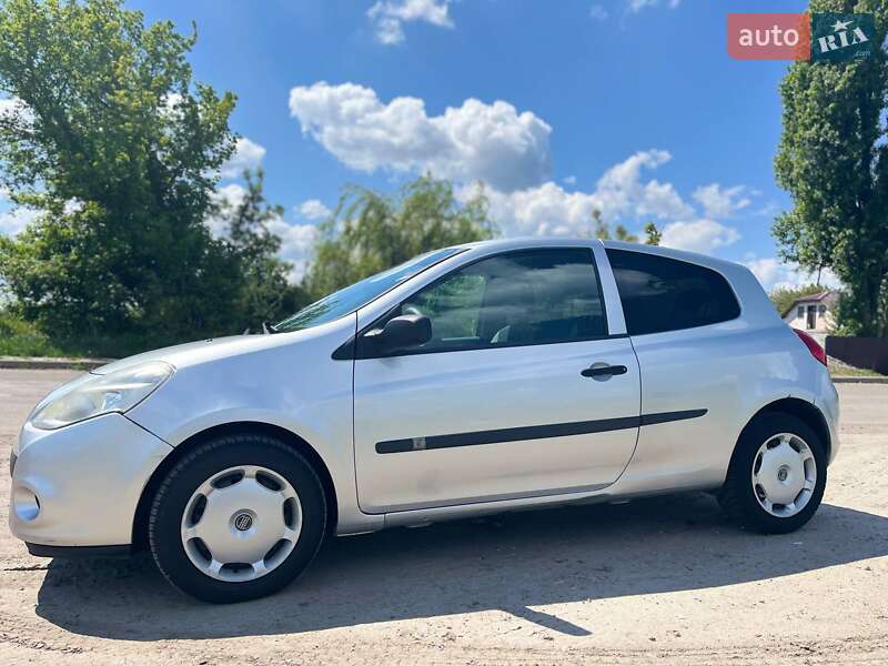 Хэтчбек Renault Clio 2011 в Василькове