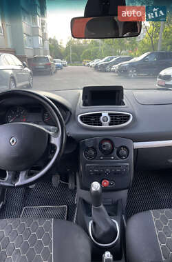Хетчбек Renault Clio 2011 в 
