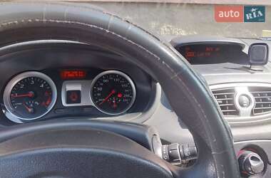 Хэтчбек Renault Clio 2010 в 