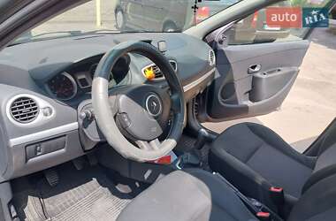 Хэтчбек Renault Clio 2010 в 