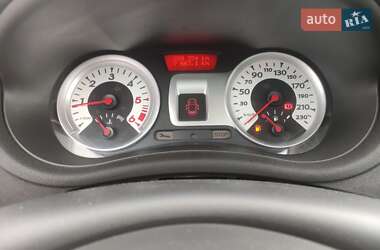 Хэтчбек Renault Clio 2011 в 