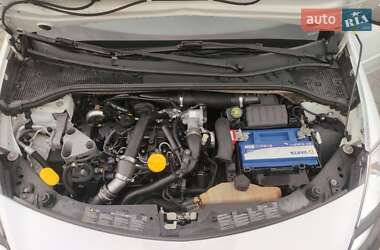 Хэтчбек Renault Clio 2011 в 