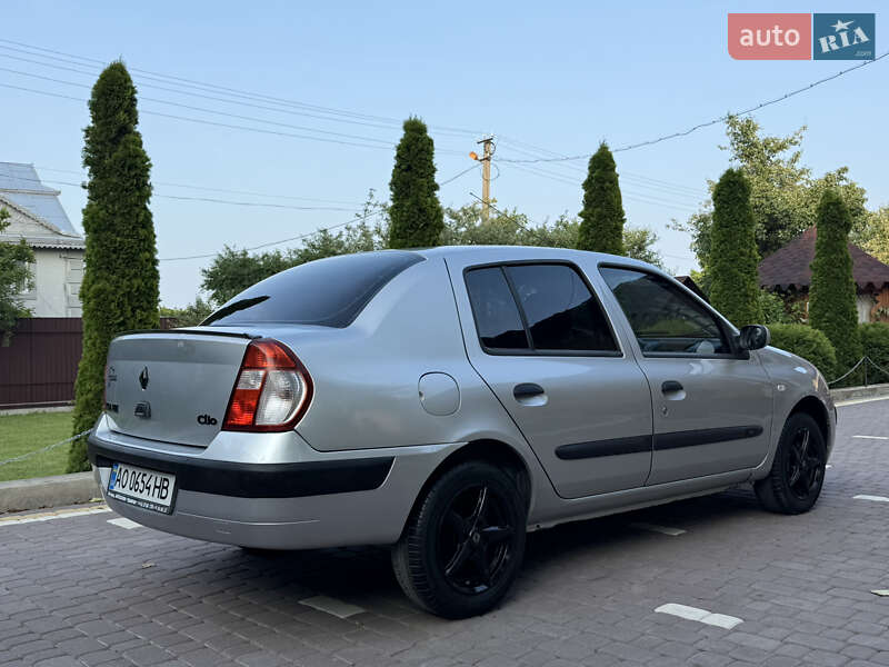 Седан Renault Clio 2005 в Косове