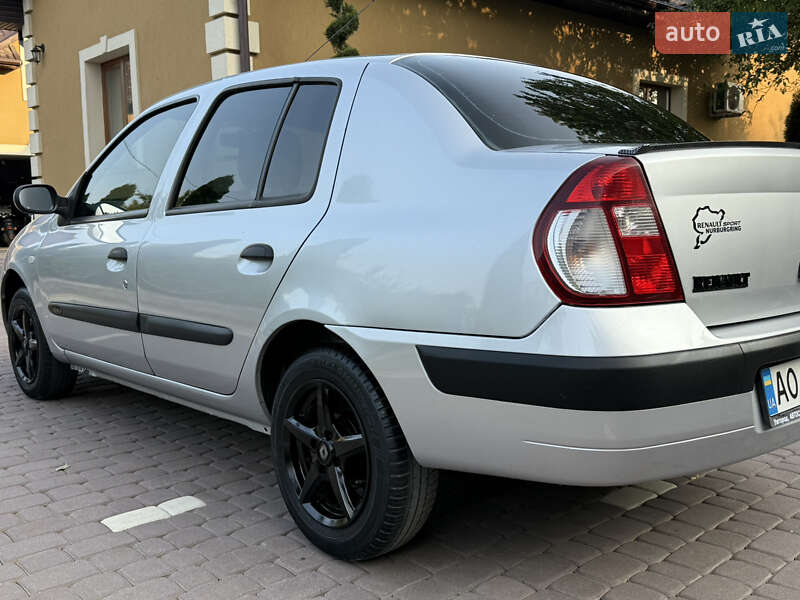 Седан Renault Clio 2005 в Косове