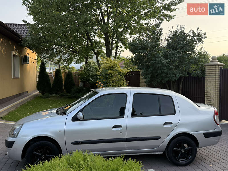 Седан Renault Clio 2005 в Косове