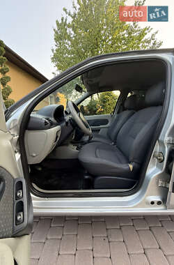 Седан Renault Clio 2005 в 