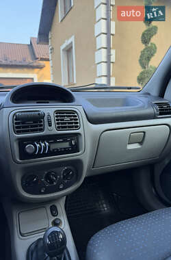 Седан Renault Clio 2005 в 