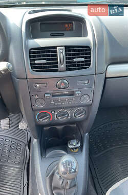 Хэтчбек Renault Clio 2001 в 
