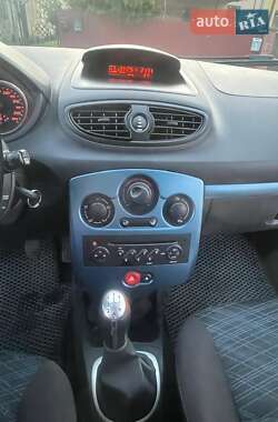 Хэтчбек Renault Clio 2008 в 