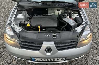 Хэтчбек Renault Clio 2010 в 