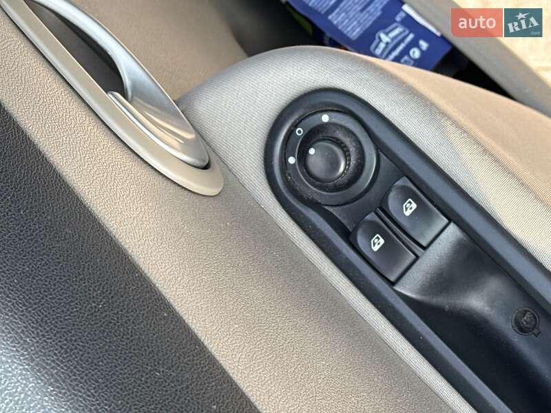 Хэтчбек Renault Clio 2009 в Ужгороде фото 30 Хэтчбек Renault Clio 2009 в Ужгороде