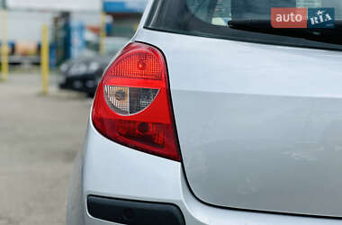 Хэтчбек Renault Clio 2006 в 