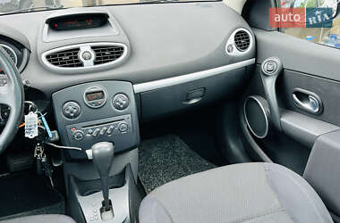 Хэтчбек Renault Clio 2006 в 