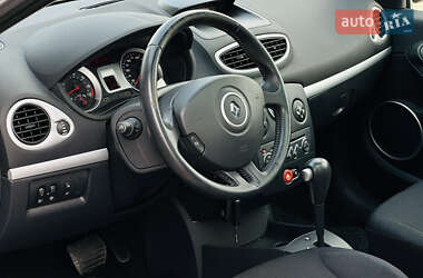 Хэтчбек Renault Clio 2006 в 