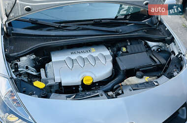Хэтчбек Renault Clio 2006 в 