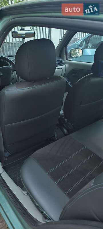 Седан Renault Clio 2005 в Кривому Розі
