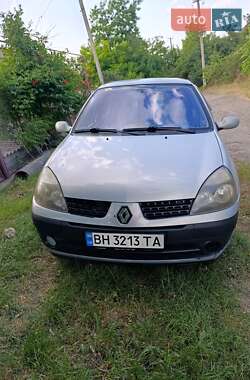 Хэтчбек Renault Clio 2002 в Окнах