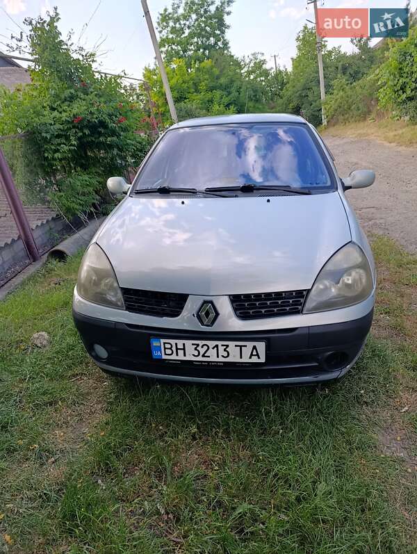 Хэтчбек Renault Clio 2002 в 