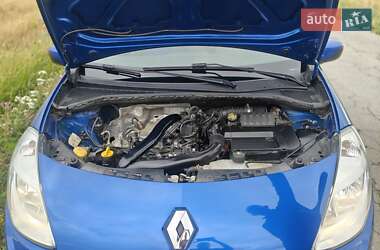 Хэтчбек Renault Clio 2011 в 
