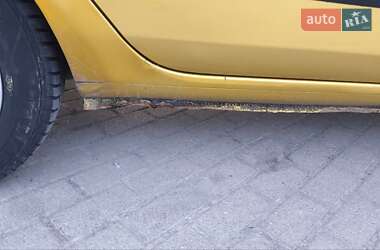 Хэтчбек Renault Clio 2001 в 