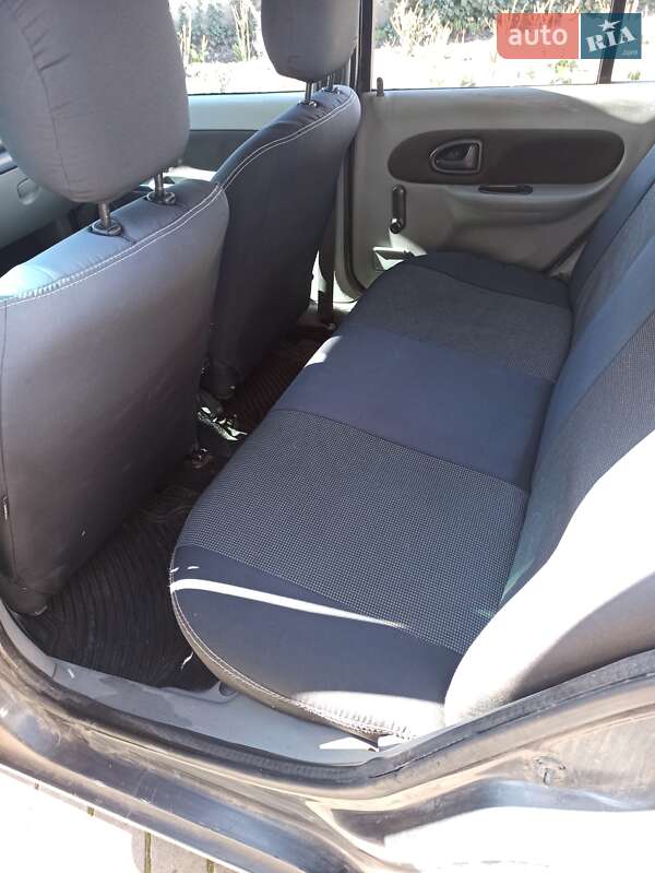 Седан Renault Clio 2008 в Луцке