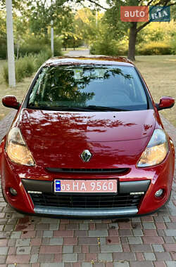 Хэтчбек Renault Clio 2010 в 