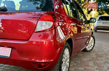 Хэтчбек Renault Clio 2010 в 