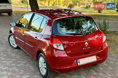 Хэтчбек Renault Clio 2010 в 