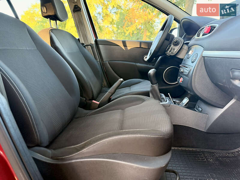 Хетчбек Renault Clio 2010 в Кропивницькому