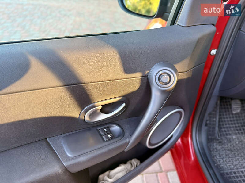 Хетчбек Renault Clio 2010 в Кропивницькому