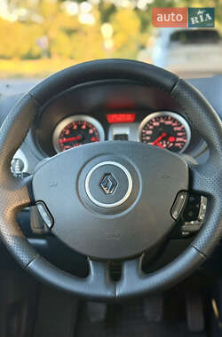 Хэтчбек Renault Clio 2010 в 