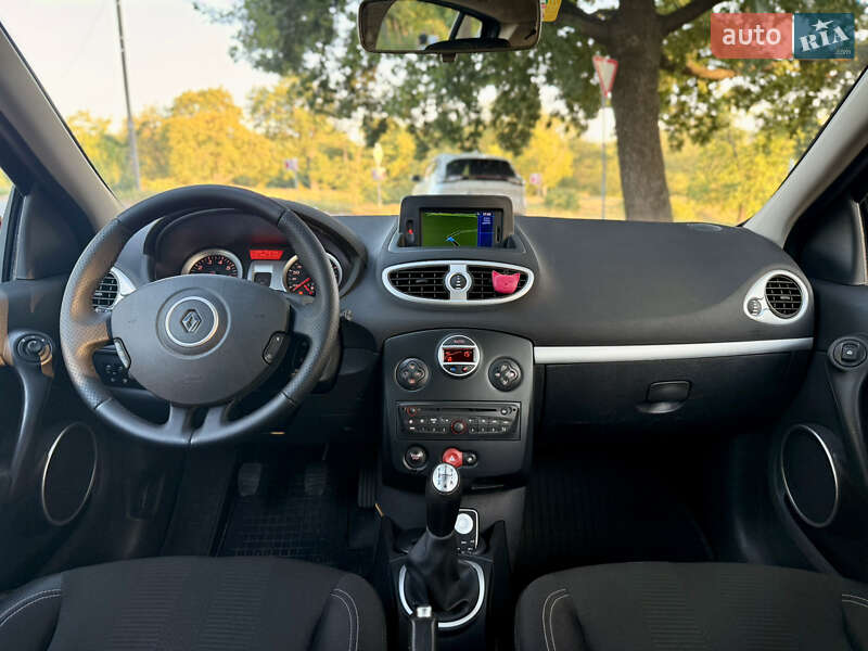Хетчбек Renault Clio 2010 в Кропивницькому
