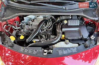 Хэтчбек Renault Clio 2010 в 