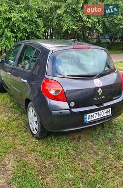 Хетчбек Renault Clio 2007 в 