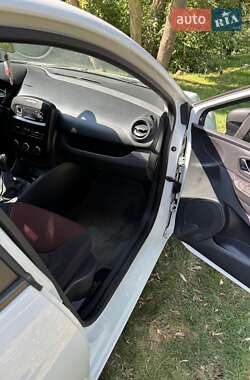 Хэтчбек Renault Clio 2013 в 