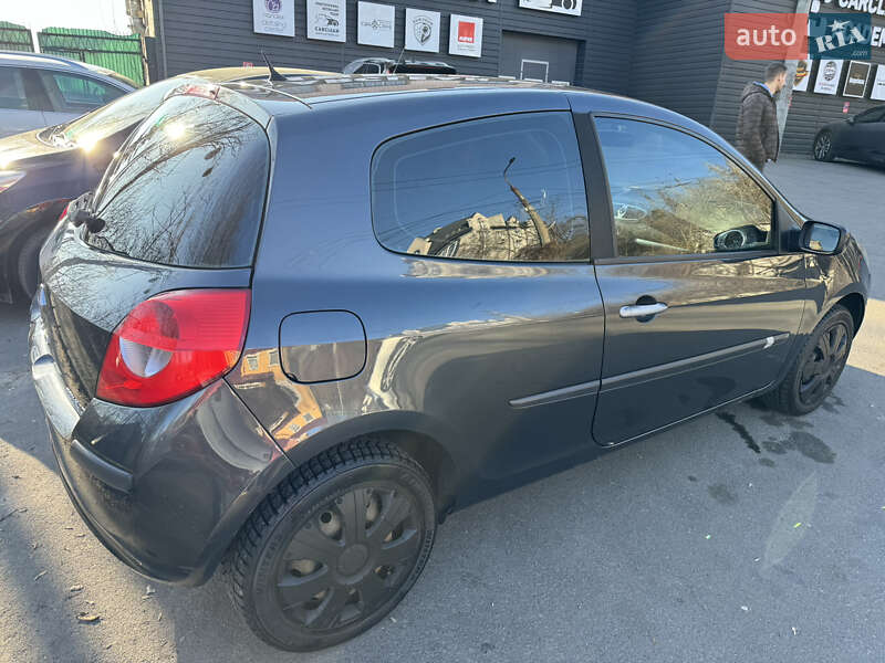 Хэтчбек Renault Clio 2005 в Луцке