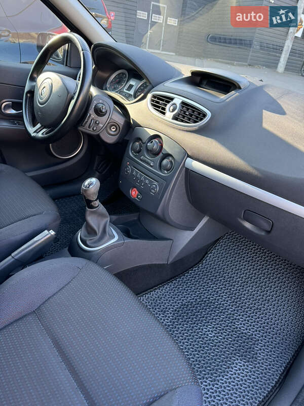 Хэтчбек Renault Clio 2005 в Луцке