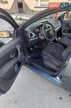 Хэтчбек Renault Clio 2006 в 