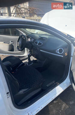 Хэтчбек Renault Clio 2012 в 