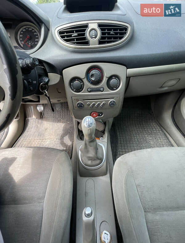 Хэтчбек Renault Clio 2007 в Ярмолинцах