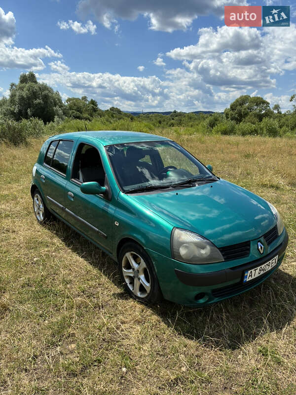 Хэтчбек Renault Clio 2004 в Долине
