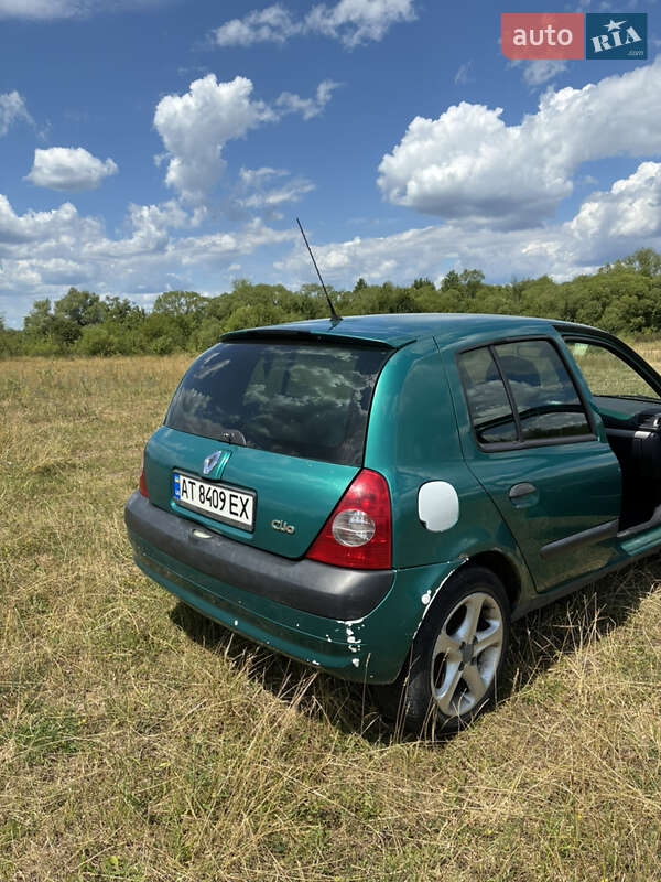 Хэтчбек Renault Clio 2004 в Долине