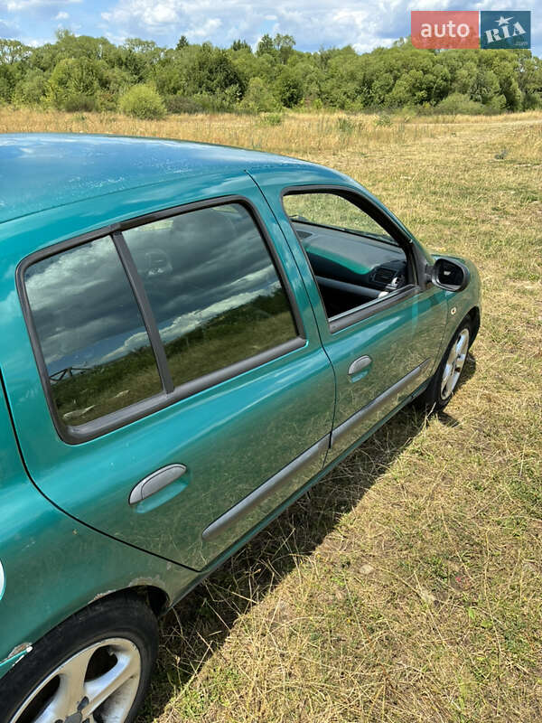 Хэтчбек Renault Clio 2004 в Долине
